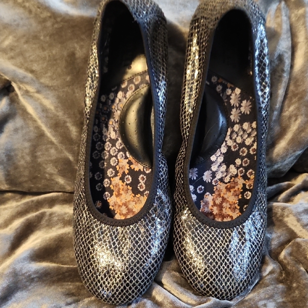 Born Black Textured Women's Flats